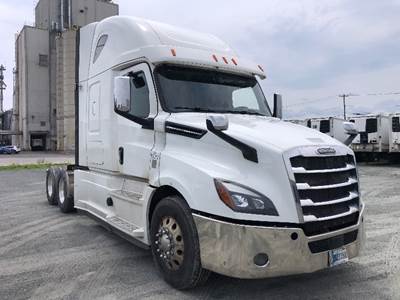 Freightliner Cascadia 126 Sleeper Semi Truck - 60" Integral Sleeper, Cummins 565HP, 13 Speed Manual