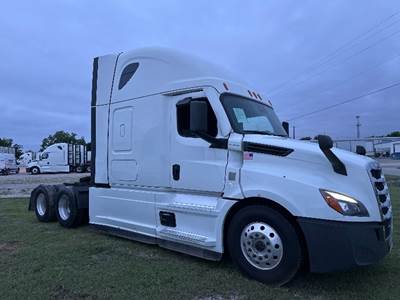 Freightliner Cascadia 126 Sleeper Semi Truck - 72" Integral Sleeper, 400HP, 12 Speed Automatic