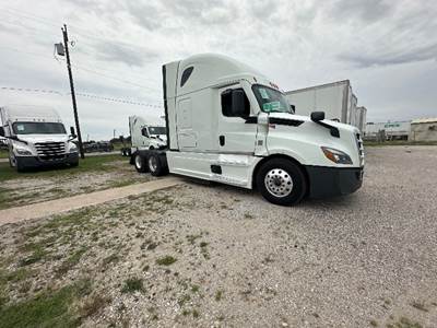 Freightliner Cascadia 126 Sleeper Semi Truck - 72" Integral Sleeper, 400HP, 12 Speed Automatic