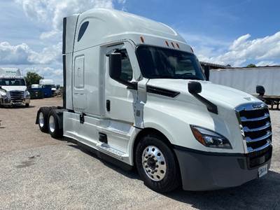 Freightliner Cascadia 126 Sleeper Semi Truck - 72" Integral Sleeper, 400HP, 12 Speed Automatic