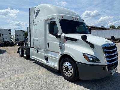 Freightliner Cascadia 126 Sleeper Semi Truck - 72" Integral Sleeper, 400HP, 12 Speed Automatic