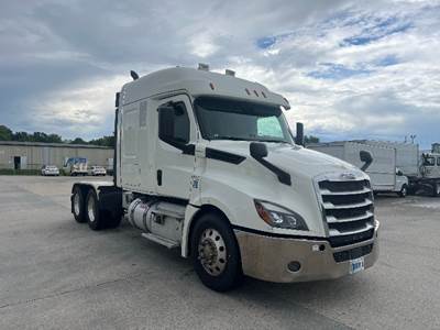 Freightliner Cascadia 126 Sleeper Semi Truck - 60" Integral Sleeper, 455HP, 12 Speed Automatic