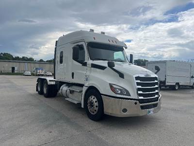 Freightliner Cascadia 126 Sleeper Semi Truck - 60" Integral Sleeper, 455HP, 12 Speed Automatic