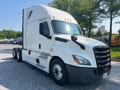 Freightliner Cascadia 126 Sleeper Semi Truck - 72" Integral Sleeper, 455HP, 12 Speed Automatic