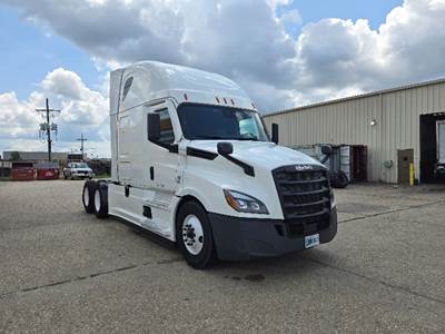 Freightliner Cascadia 126 Sleeper Semi Truck - 72" Integral Sleeper, 455HP, 12 Speed Automatic