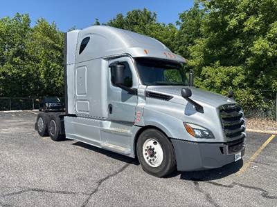 Freightliner Cascadia 126 Sleeper Semi Truck - 72" Integral Sleeper, 455HP, 10 Speed Manual
