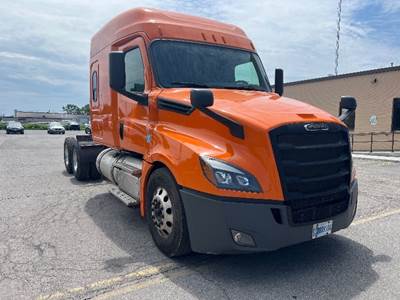Freightliner Cascadia 126 Sleeper Semi Truck - 72" Integral Sleeper, 455HP, 10 Speed Manual