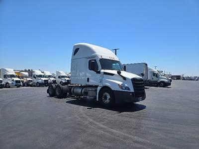 Freightliner Cascadia 126 Sleeper Semi Truck - 72" Integral Sleeper, 450HP, 12 Speed Automatic