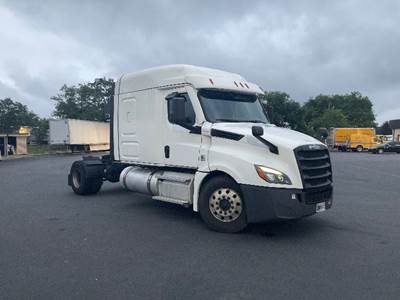 Freightliner Cascadia 126 Single Axle Sleeper Semi Truck - 72" Integral Sleeper, 475HP, 12 Speed Automatic