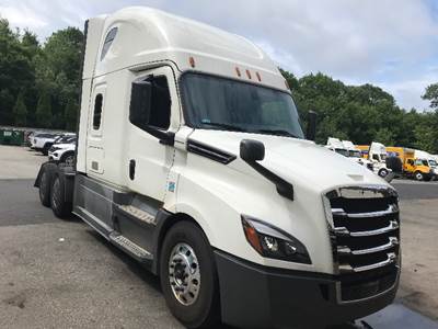 Freightliner Cascadia 126 Sleeper Semi Truck - 72" Integral Sleeper, 455HP, 12 Speed Automatic