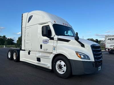Freightliner Cascadia 126 Sleeper Semi Truck - 72" Integral Sleeper, 455HP, 12 Speed Automatic