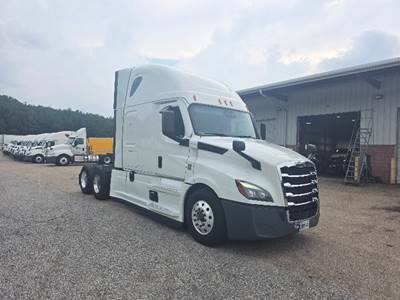 Freightliner Cascadia 126 Sleeper Semi Truck - 72" Integral Sleeper, 400HP, 12 Speed Automatic