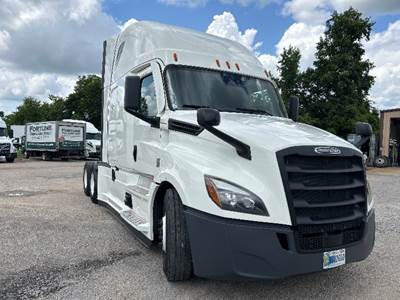 Freightliner Cascadia 126 Sleeper Semi Truck - 72" Integral Sleeper, 455HP, 12 Speed Automatic