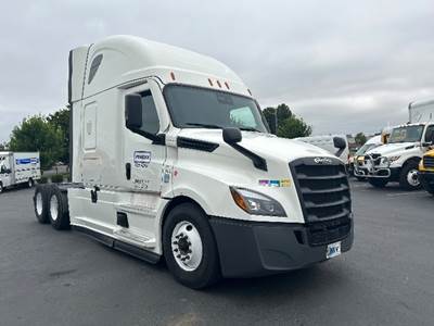 Freightliner Cascadia 126 Sleeper Semi Truck - 72" Integral Sleeper, 455HP, 12 Speed Automatic