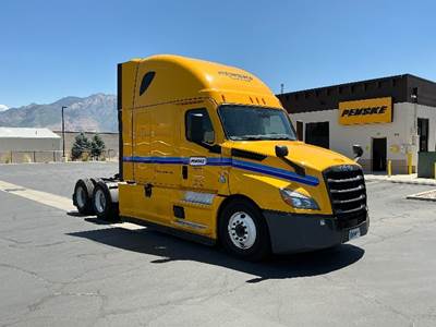 Freightliner Cascadia 126 Sleeper Semi Truck - 72" Integral Sleeper, 455HP, 12 Speed Automatic