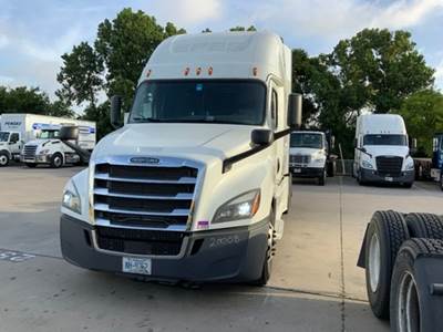 Freightliner Cascadia 126 Sleeper Semi Truck - Integral Sleeper