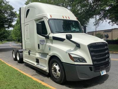 Freightliner Cascadia 126 Sleeper Semi Truck - 72" Integral Sleeper, 455HP, 12 Speed Automatic