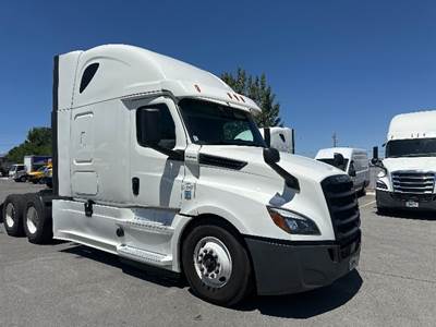 Freightliner Cascadia 126 Sleeper Semi Truck - 72" Integral Sleeper, Cummins 450HP, 13 Speed Automatic