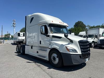 Freightliner Cascadia 126 Sleeper Semi Truck - 72" Integral Sleeper, Cummins 450HP, 13 Speed Automatic