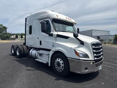 Freightliner Cascadia 126 Sleeper Semi Truck - 60" Integral Sleeper, 455HP, 12 Speed Automatic