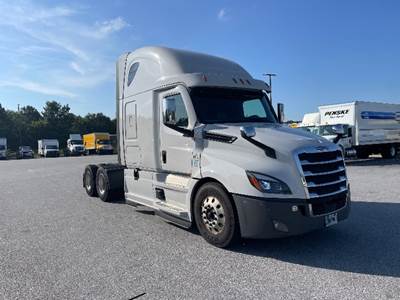 Freightliner Cascadia 126 Sleeper Semi Truck - 72" Integral Sleeper, 455HP, 12 Speed Automatic