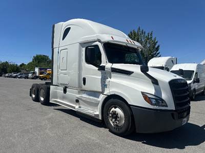 Freightliner Cascadia 126 Sleeper Semi Truck - 72" Integral Sleeper, Cummins 450HP, 13 Speed Automatic