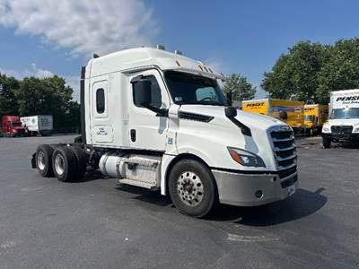 Freightliner Cascadia 126 Sleeper Semi Truck - 60" Integral Sleeper, 455HP, 12 Speed Automatic