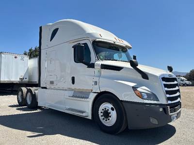 Freightliner Cascadia 126 Sleeper Semi Truck - 72" Integral Sleeper, 455HP, 12 Speed Automatic
