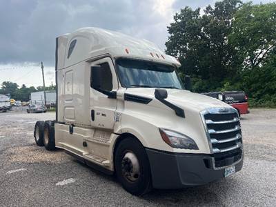 Freightliner Cascadia 126 Sleeper Semi Truck - 72" Integral Sleeper, 455HP, 12 Speed Automatic