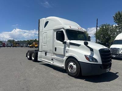 Freightliner Cascadia 126 Sleeper Semi Truck - 72" Integral Sleeper, Cummins 450HP, 13 Speed Automatic
