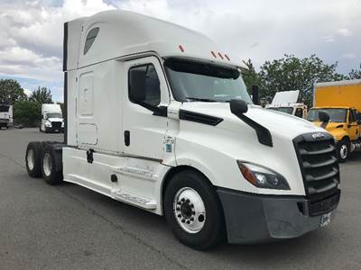 Freightliner Cascadia 126 Sleeper Semi Truck - 72" Integral Sleeper, Cummins 450HP, 13 Speed Automatic