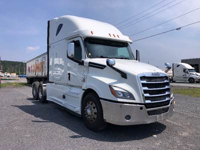 Freightliner Cascadia 126 Sleeper Semi Truck - 60" Integral Sleeper, Cummins 565HP, 13 Speed Manual