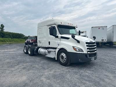 Freightliner Cascadia 126 Sleeper Semi Truck - 72" Integral Sleeper, 455HP, 12 Speed Automatic