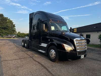 Freightliner Cascadia 126 Sleeper Semi Truck - 72" Integral Sleeper, 455HP, 12 Speed Automatic