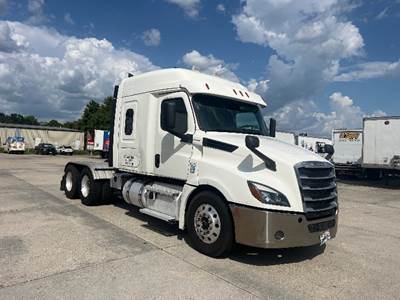 Freightliner Cascadia 126 Sleeper Semi Truck - 60" Integral Sleeper, 455HP, 12 Speed Automatic