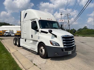 Freightliner Cascadia 126 Sleeper Semi Truck - 72" Integral Sleeper, 455HP, 12 Speed Automatic