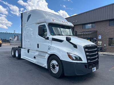 Freightliner Cascadia 126 Sleeper Semi Truck - 72" Integral Sleeper, Cummins 450HP, 13 Speed Automatic