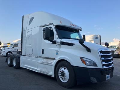 Freightliner Cascadia 126 Sleeper Semi Truck - 72" Integral Sleeper, 455HP, 12 Speed Automatic