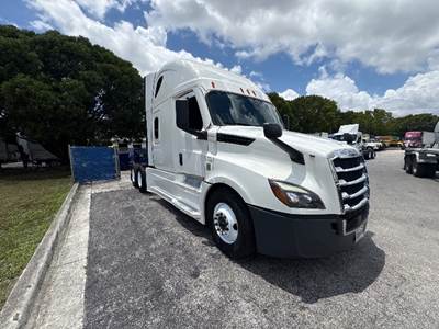Freightliner Cascadia 126 Sleeper Semi Truck - 72" Integral Sleeper, 475HP, 12 Speed Automatic