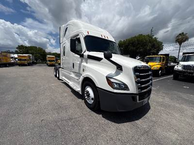 Freightliner Cascadia 126 Sleeper Semi Truck - 72" Integral Sleeper, 475HP, 12 Speed Automatic