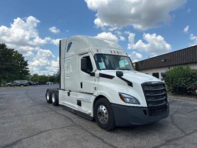 Freightliner Cascadia 126 Sleeper Semi Truck - 72" Integral Sleeper, 455HP, 12 Speed Automatic
