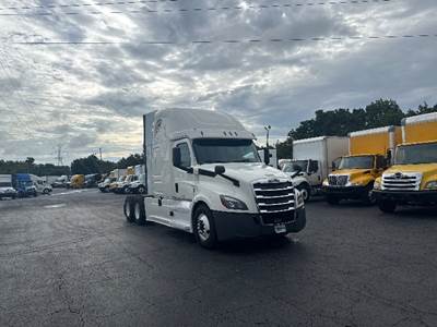 Freightliner Cascadia 126 Sleeper Semi Truck - 72" Integral Sleeper, 455HP, 12 Speed Automatic