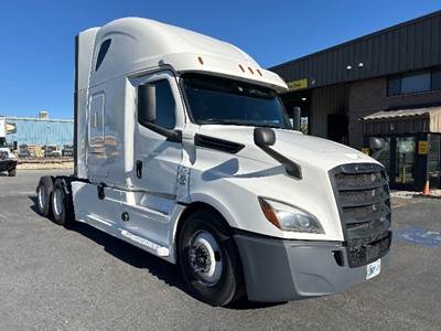 Freightliner Cascadia 126 Sleeper Semi Truck - 72" Integral Sleeper, Cummins 450HP, 13 Speed Automatic