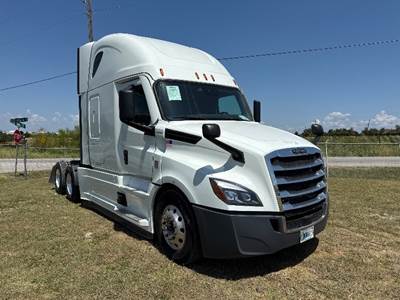 Freightliner Cascadia 126 Sleeper Semi Truck - 72" Integral Sleeper, 400HP, 12 Speed Automatic