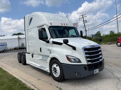 Freightliner Cascadia 126 Sleeper Semi Truck - 72" Integral Sleeper, 455HP, 12 Speed Automatic