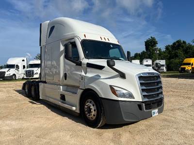 Freightliner Cascadia 126 Sleeper Semi Truck - 72" Integral Sleeper, 400HP, 12 Speed Automatic