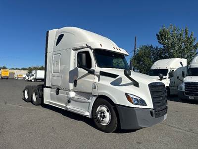 Freightliner Cascadia 126 Sleeper Semi Truck - 72" Integral Sleeper, Cummins 450HP, 13 Speed Automatic