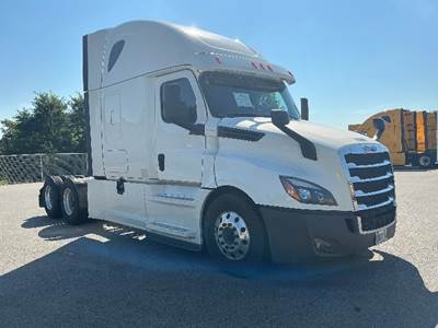 Freightliner Cascadia 126 Sleeper Semi Truck - 72" Integral Sleeper, 455HP, 12 Speed Automatic