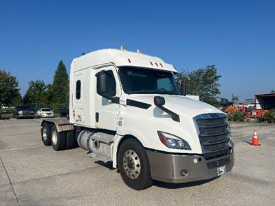 Freightliner Cascadia 126 Sleeper Semi Truck - 60" Integral Sleeper, 455HP, 12 Speed Automatic