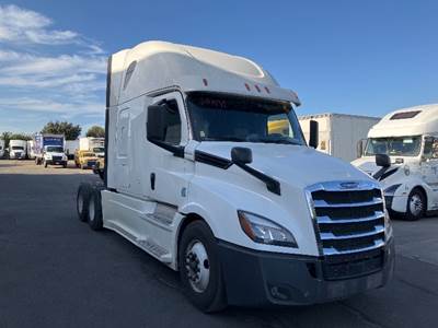 Freightliner Cascadia 126 Sleeper Semi Truck - 72" Integral Sleeper, 455HP, 12 Speed Automatic